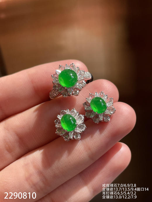 2290810，老坑玻璃艳绿蛋面套装。具体价格微信咨询 商品图1