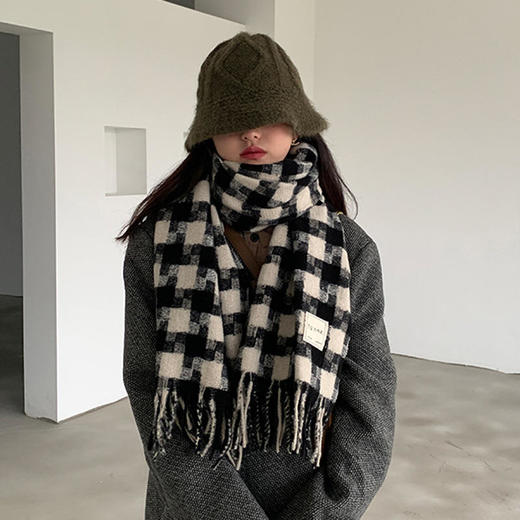 【ins韩版百搭流！】2022新款黑白大方格子加厚围巾，女秋冬季韩版ins百搭流秋冬季保暖披肩情侣款两用围脖 商品图3
