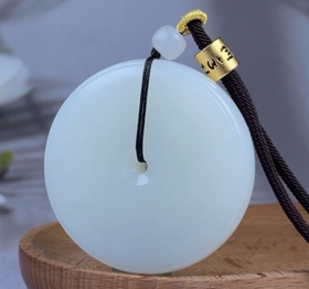 和田玉吊坠-羊脂玉镯子芯平安扣