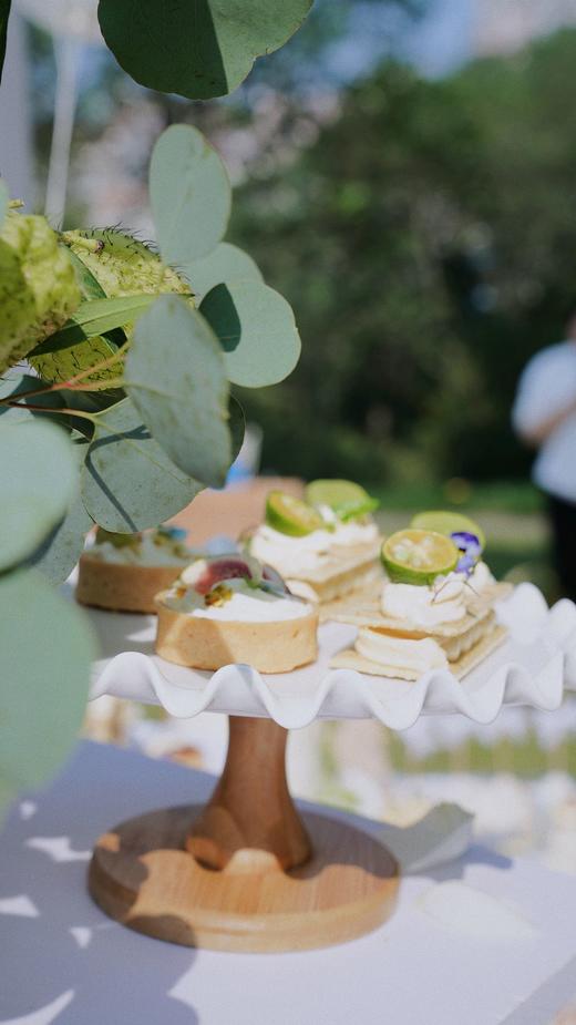 白绿色草坪婚礼甜品台 商品图6