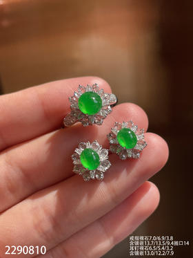 2290810，老坑玻璃艳绿蛋面套装。具体价格微信咨询