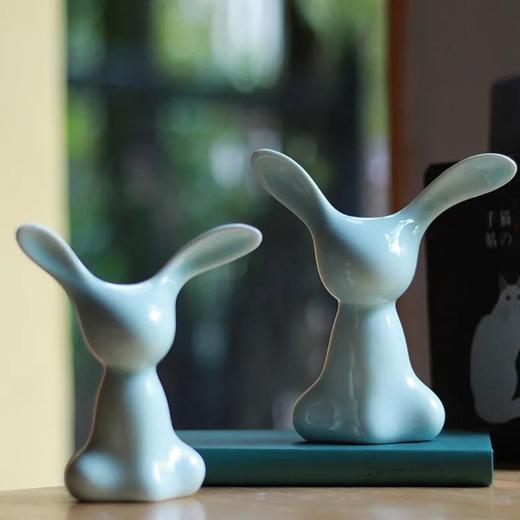 扬眉“兔”气 海棠春睡·兔子陶瓷系列！荣获多项国际大奖，清华美院陶瓷系艺术家作品  托盘/果盘/点心盘 景德镇湖田窑影青釉 高白泥硬质瓷碟 商品图5