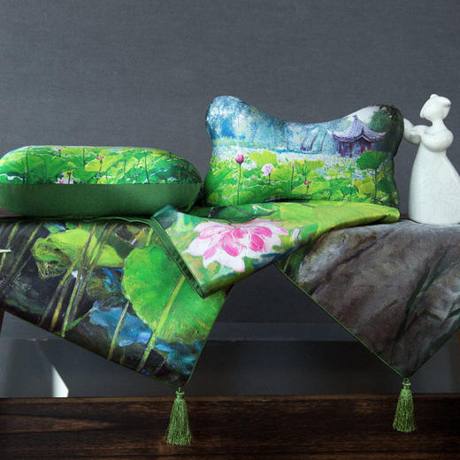 羽诗制造出品 吴宜恩老师创作荷塘腰枕颈枕全真丝天然密实 商品图0