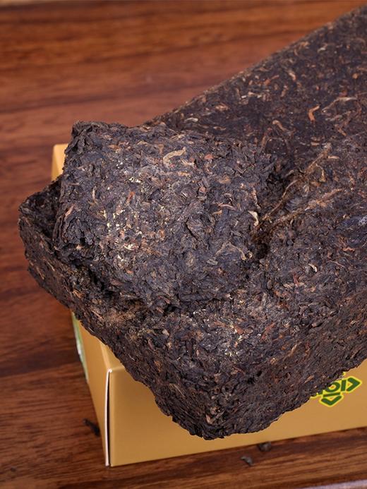 【金花璀璨 香气丰富】三鹤 2020年特级六堡茶 广西梧州茶厂 500g/砖（京东同款） 商品图3