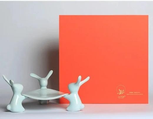 扬眉“兔”气 海棠春睡·兔子陶瓷系列！荣获多项国际大奖，清华美院陶瓷系艺术家作品  托盘/果盘/点心盘 景德镇湖田窑影青釉 高白泥硬质瓷碟 商品图10