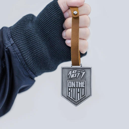 侣行金属盾牌LOGO挂饰牛皮挂绳 钥匙链装饰品 商品图1
