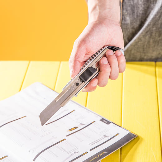 得力DL4255SK2铝合金美工刀(银) 商品图3