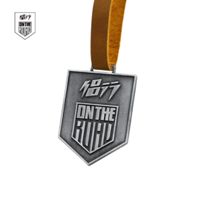 侣行金属盾牌LOGO挂饰牛皮挂绳 钥匙链装饰品