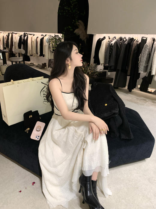 Read Nameless /黑天鹅外套+重工丝绒浮雕裙 商品图14