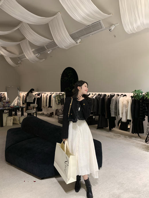 Read Nameless /黑天鹅外套+重工丝绒浮雕裙 商品图12