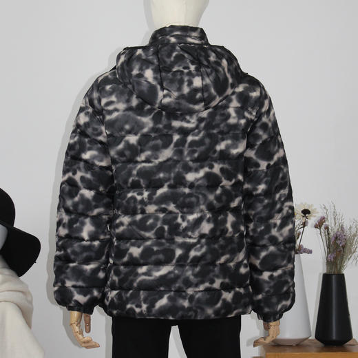 FOCALS福柯斯新款印花休闲保暖连帽短款羽绒服FYBDD829AV 商品图2