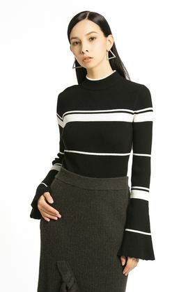 AVA 黑白条纹喇叭袖毛衫 973