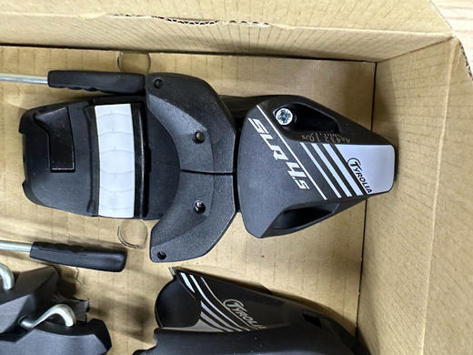 【五折特卖】TYROLIA SLR 4.5 AC 双板儿童自由式固定器 黑白色 尺码4.5 114073 商品图0