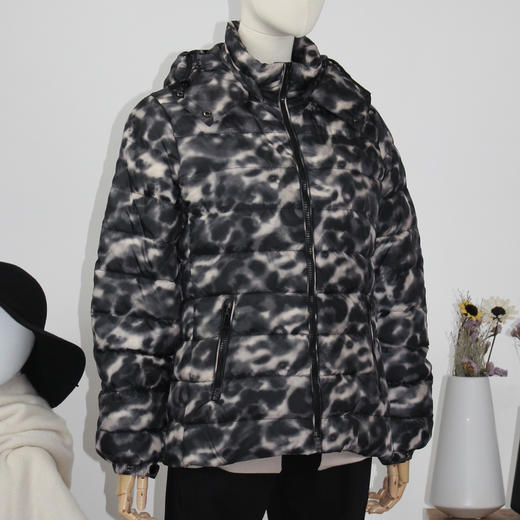 FOCALS福柯斯新款印花休闲保暖连帽短款羽绒服FYBDD829AV 商品图1