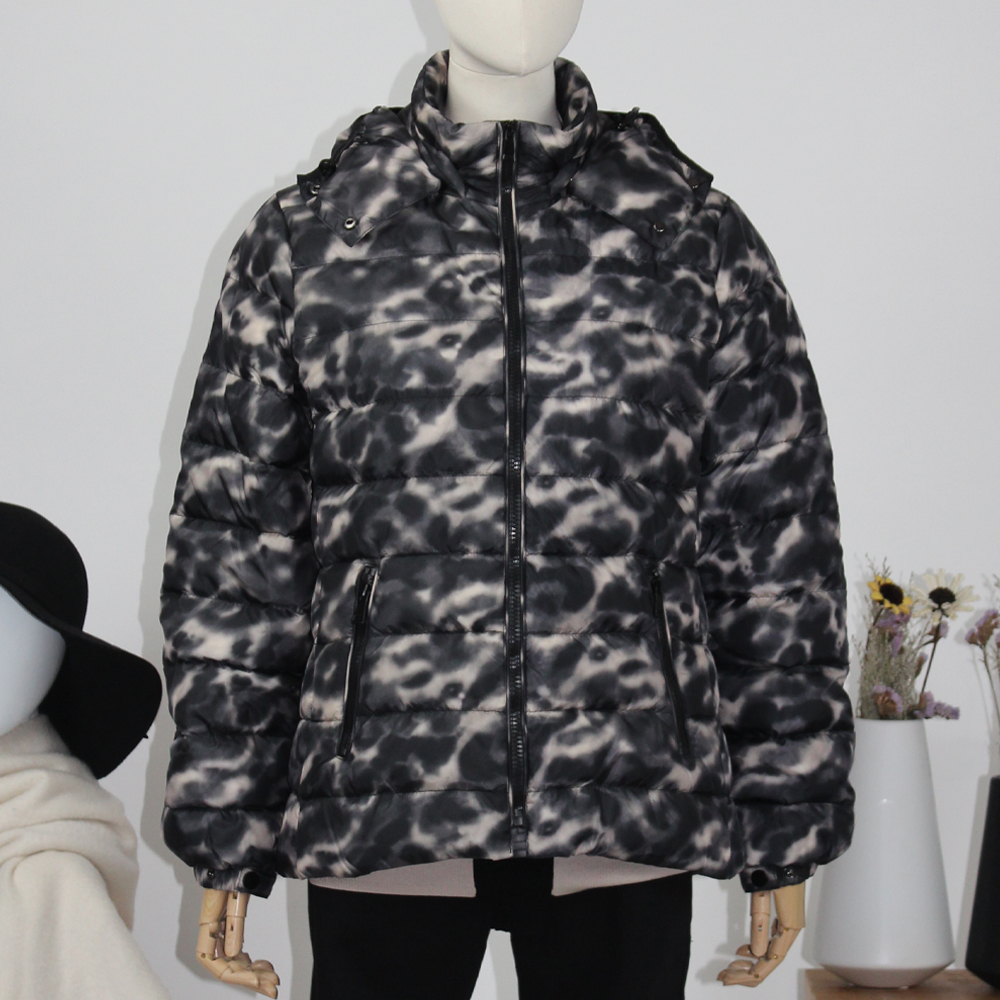 FOCALS福柯斯新款印花休闲保暖连帽短款羽绒服FYBDD829AV