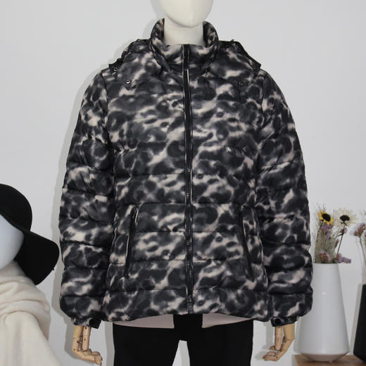 FOCALS福柯斯新款印花休闲保暖连帽短款羽绒服FYBDD829AV 商品图0