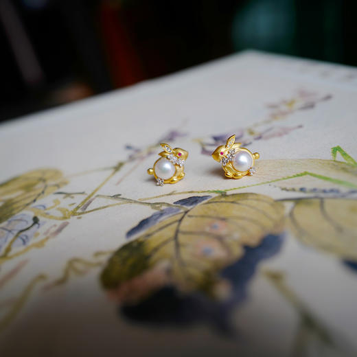 龢盒原创 9k金镶银桂金兔珍珠耳钉 商品图1