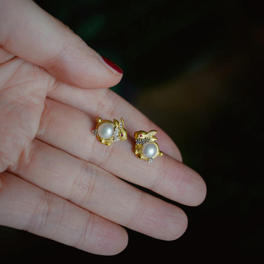 龢盒原创 9k金镶银桂金兔珍珠耳钉 商品图4