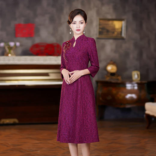 WD-WZ412嫁女儿新娘妈妈礼服高贵洋气冬季加厚结婚母亲旗袍紫红色连衣裙女 商品图3