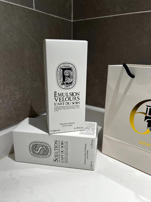 王炸礼盒 贵妇品质 蒂普提克礼盒 350ml的磨砂啫喱嫩肤洗手液➕350ml的护手霜（护理乳）全套礼盒柜台包装 香港 免税促销 仅有少量 商品图6