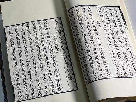 《重刊宋本夷坚志》，宋洪迈 著，编号本，全书四函，共十六册，成书尺寸为 28.5*18 公分，内页选用安徽泾县精品仿古宣纸，仅印108套，广陵书社2022年4月一版一印。定价5800，售价2300元。 商品图11