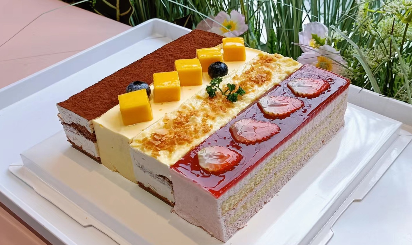 小咪四重奏3.0：榴莲提拉米苏+芒果慕斯+草莓慕斯+经典提拉米苏（约800克，合适4-8人分享））