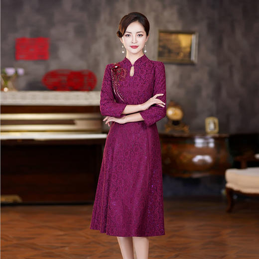 WD-WZ412嫁女儿新娘妈妈礼服高贵洋气冬季加厚结婚母亲旗袍紫红色连衣裙女 商品图1