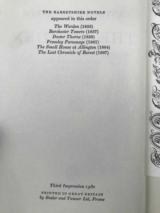 特罗洛普《巴彻斯特养老院》（1980） 数十幅幅插图 精装18开带书匣 商品图4