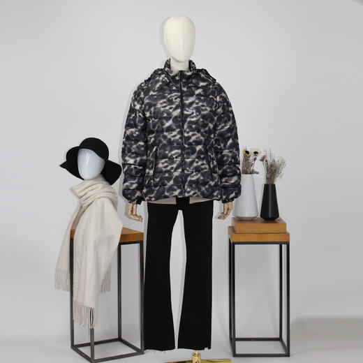 FOCALS福柯斯新款印花休闲保暖连帽短款羽绒服FYBDD829AV 商品图4