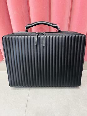 E ARMANI 公事包男  Y4P353Y096J-80001 .40%POLYESTER 60%POLYURETHANE