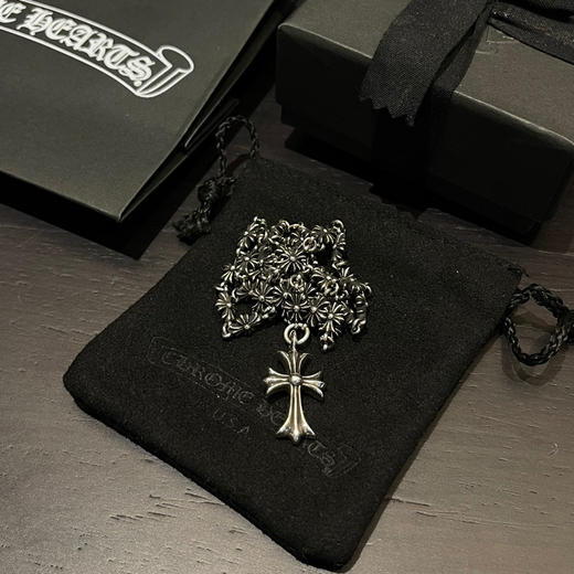 𝐂𝐡𝐫𝐨𝐦𝐞 𝐡𝐞𝐚𝐫𝐭𝐬克罗心 十字架一体项链 商品图2