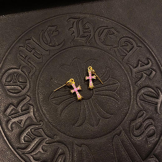 𝗖𝗵𝗿𝗼𝗺𝗲 𝗛𝗲𝗮𝗿𝘁𝘀克罗心  镀金粉钻十字耳钉 商品图5