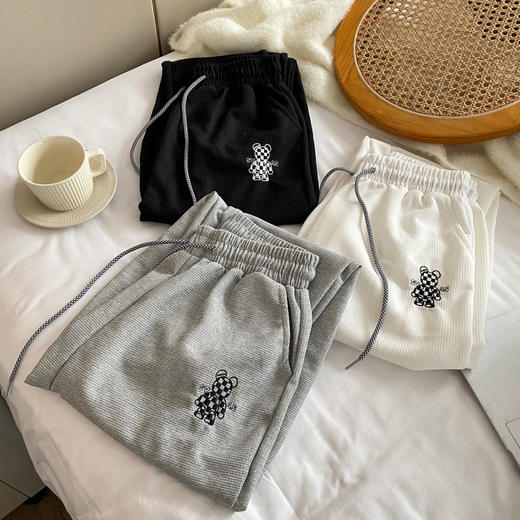 新品【潮流百搭 上身超显瘦！】小熊卫裤华夫格潮流时尚大码休闲女裤宽松直筒哈伦裤子高腰运动裤 商品图0
