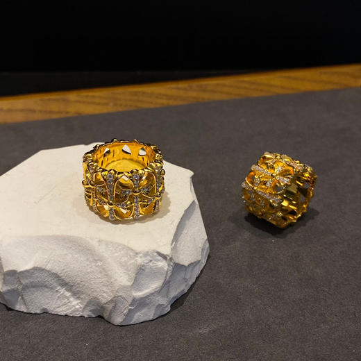 22k镀金镶石墓葬戒 商品图1