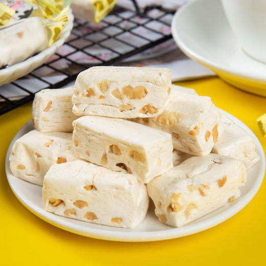 【还是小时候的味道！花生牛轧糖】软糯小满足，过瘾吃不停！花生与牛轧糖的美妙结合，花生牛奶香，好吃不粘牙奶糖休闲怀旧零食糖果-健康 商品图0
