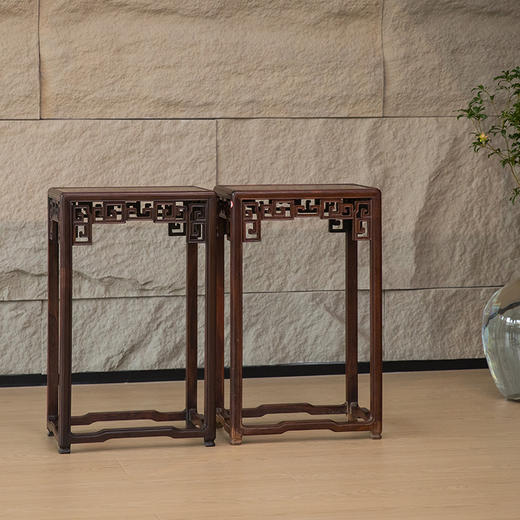 清 红木透雕拐子纹拦水线四面平花几（一对） 商品图4