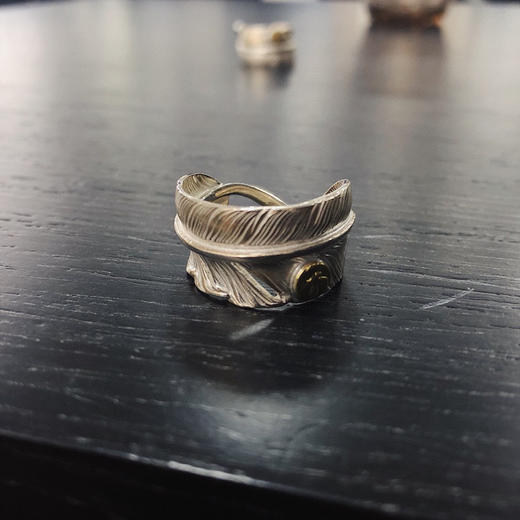 高桥Goro’s 点鹰羽毛开口戒指 商品图3