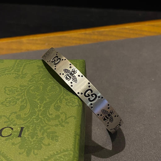 Gucci古驰  蜜蜂刻花手镯 商品图0
