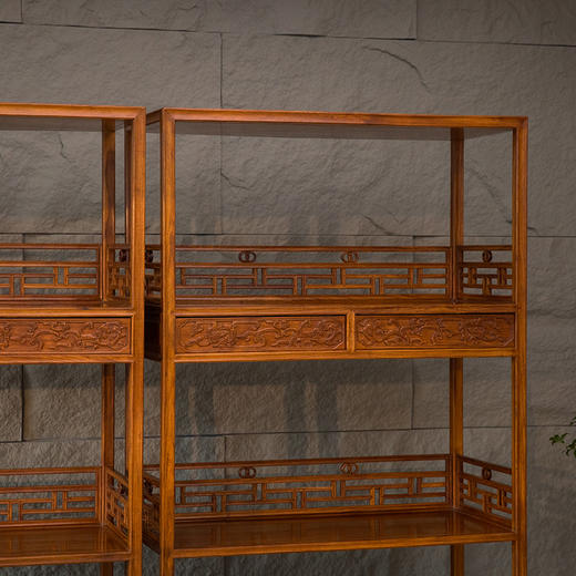 二十世纪 黄花梨打洼带围栏双屉三层架格（一对） 商品图1