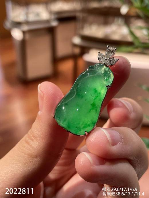 近玻璃木纳艳绿福瓜吊坠【2022811】具体价格微信咨询 商品图0