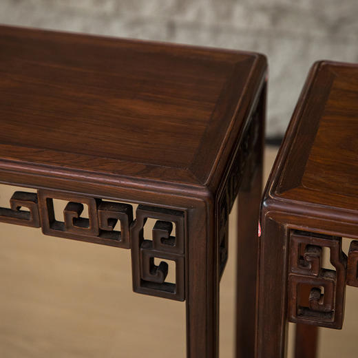 清 红木透雕拐子纹拦水线四面平花几（一对） 商品图2