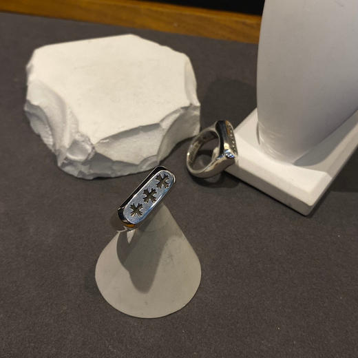 克罗心  三十字花光面戒 商品图2