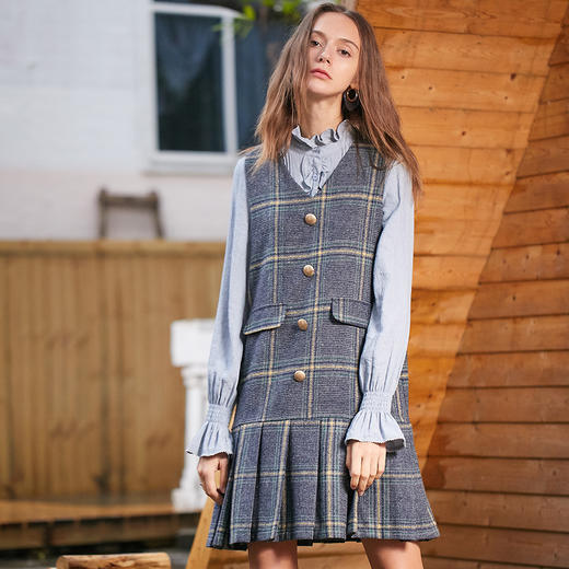 欧芮儿 2019春装新款女装预售 无袖背带格子荷叶边连衣裙女中长款 商品图3