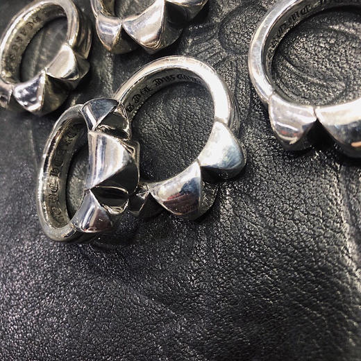 𝐂𝐡𝐫𝐨𝐦𝐞 𝐡𝐞𝐚𝐫𝐭𝐬 克罗心 三钉圈套戒 商品图0