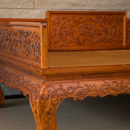 二十世纪 黄花梨浮雕螭龙灵芝三弯腿三围屏罗汉床 商品图4