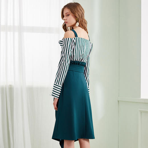 欧芮儿2018春新款露肩吊带条纹一字领上衣+荷叶边半身裙套装裙 商品图2