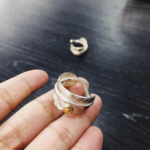 高桥Goro’s 点鹰羽毛开口戒指 商品图6