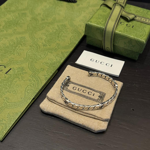 Gucci 链条手镯
纯银材质 互扣双G 商品图3