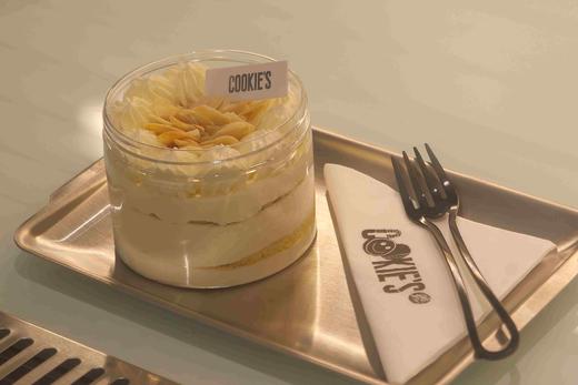 咸奶油蛋糕  微微微咸口，想就着欲罢不能啊 配上杏仁片那就是咸香，硬奶油 像我们小时候的那种，所以叫怀旧 超级好吃❗️一飞冲天🚀 商品图6