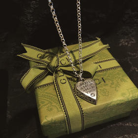 𝐆𝐮𝐜𝐜*纯银做旧格言刻花心形项链